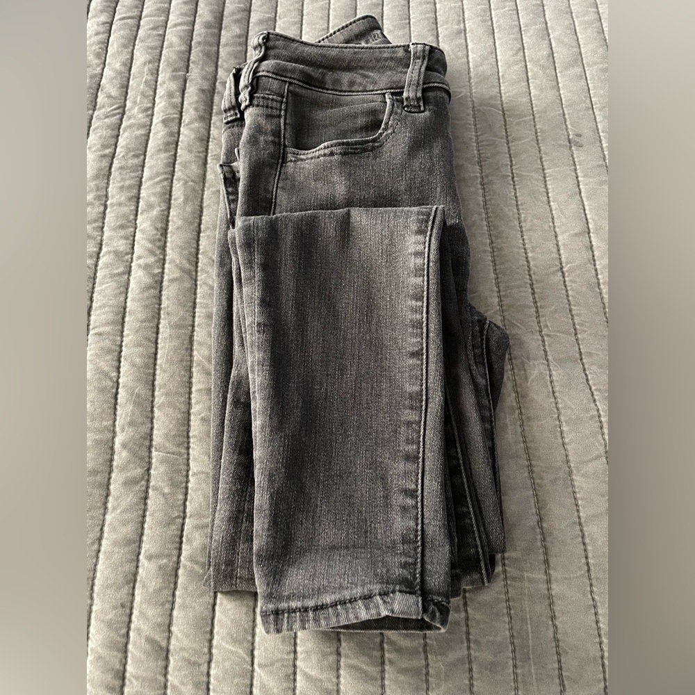 Size 00 short next level stretch (American Eagle)